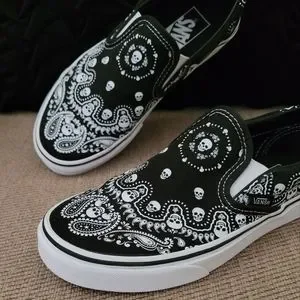 VANS★CLASSIC SLIP-ON SKULL BANDANA★兼用★2色 VANS☆CLASSIC SLIP-ON SKULL BANDANA☆兼用☆2色 (VANS